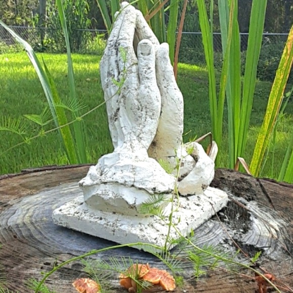 ⚜️ Hand- Made Embroidered WALL HANGING  17” X 17” - Picture 14 of 16